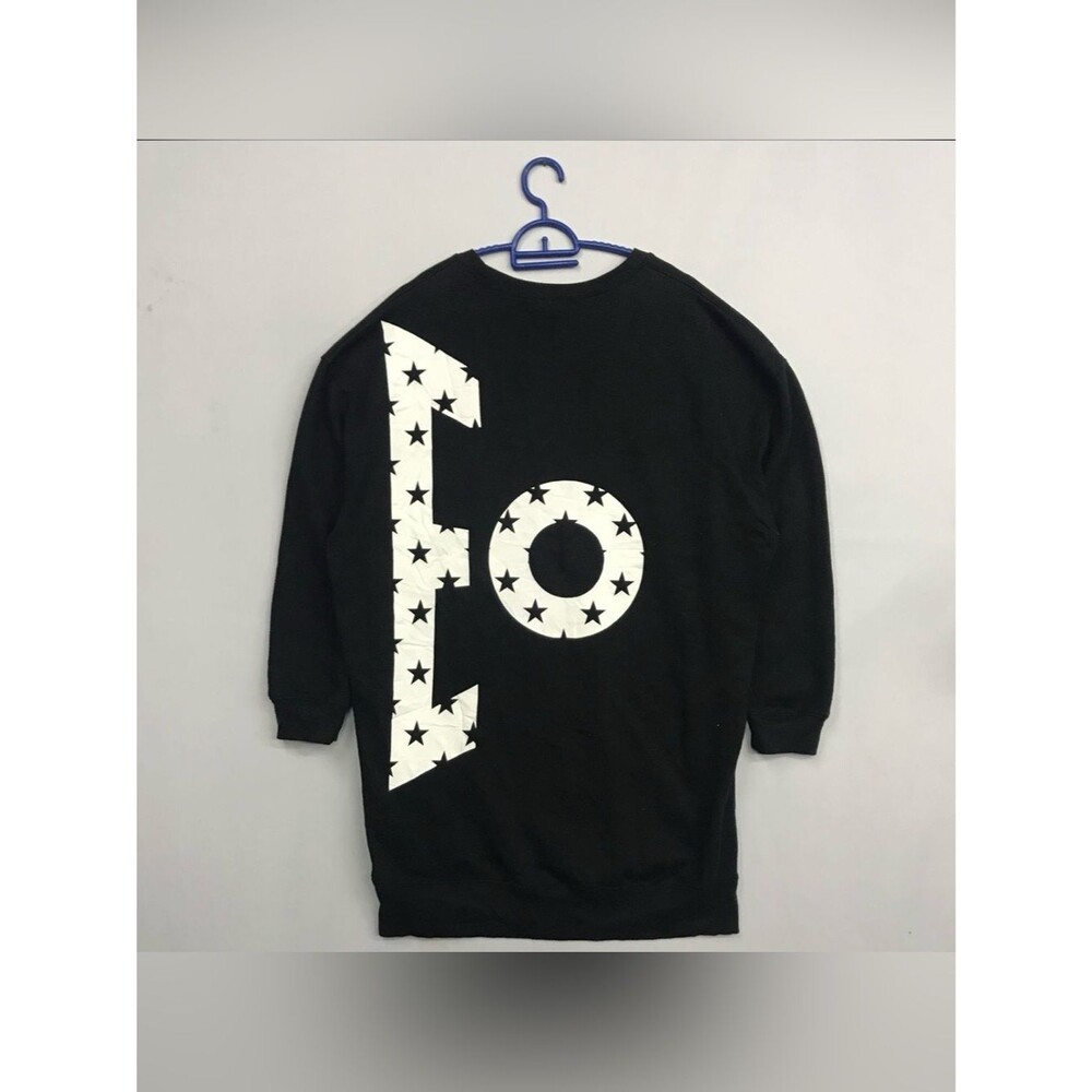 Crown Oversized Sweatshirt - Large 
- Black White ‘ROCK' Star Print